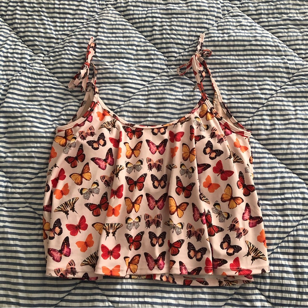 Kortni Jeane Medium Butterflies Swing Top GUC